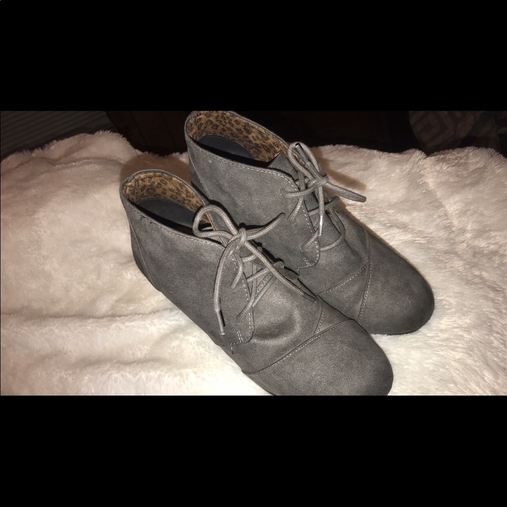 Maurices wedge booties size 10
